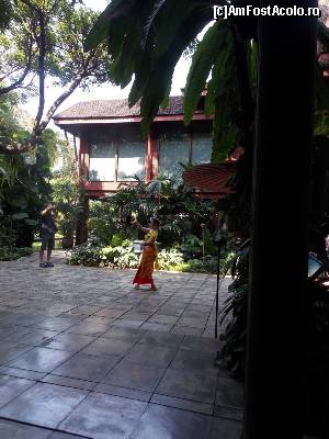 [P30] Bangkok, Casa Jim Thompson, la intrare ne intampina o frumoasa thailandeza dansand » foto by mprofeanu
 - 
<span class="allrVoted glyphicon glyphicon-heart hidden" id="av629924"></span>
<a class="m-l-10 hidden" id="sv629924" onclick="voting_Foto_DelVot(,629924,3625)" role="button">șterge vot <span class="glyphicon glyphicon-remove"></span></a>
<a id="v9629924" class=" c-red"  onclick="voting_Foto_SetVot(629924)" role="button"><span class="glyphicon glyphicon-heart-empty"></span> <b>LIKE</b> = Votează poza</a> <img class="hidden"  id="f629924W9" src="/imagini/loader.gif" border="0" /><span class="AjErrMes hidden" id="e629924ErM"></span>