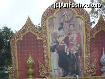 [P07] Regele Bhumibol Adulyadej al Thailandei , cel mai bogat din lume cu sotia, in anii tineretii, intr-o intersectie in Bangkok. » foto by ARA
 - 
<span class="allrVoted glyphicon glyphicon-heart hidden" id="av76791"></span>
<a class="m-l-10 hidden" id="sv76791" onclick="voting_Foto_DelVot(,76791,3625)" role="button">șterge vot <span class="glyphicon glyphicon-remove"></span></a>
<a id="v976791" class=" c-red"  onclick="voting_Foto_SetVot(76791)" role="button"><span class="glyphicon glyphicon-heart-empty"></span> <b>LIKE</b> = Votează poza</a> <img class="hidden"  id="f76791W9" src="/imagini/loader.gif" border="0" /><span class="AjErrMes hidden" id="e76791ErM"></span>