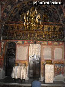 P12 [SEP-2010] Altarul vechii manastiri...