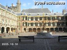 [P06] O altă imagine din curtea interioară a Binnenhof-ului » foto by Costi
 - 
<span class="allrVoted glyphicon glyphicon-heart hidden" id="av24159"></span>
<a class="m-l-10 hidden" id="sv24159" onclick="voting_Foto_DelVot(,24159,3707)" role="button">șterge vot <span class="glyphicon glyphicon-remove"></span></a>
<a id="v924159" class=" c-red"  onclick="voting_Foto_SetVot(24159)" role="button"><span class="glyphicon glyphicon-heart-empty"></span> <b>LIKE</b> = Votează poza</a> <img class="hidden"  id="f24159W9" src="/imagini/loader.gif" border="0" /><span class="AjErrMes hidden" id="e24159ErM"></span>