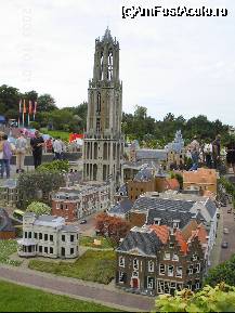 [P05] Replica Catedralei din Utrecht, cel mai înalt turn de biserică din Olanda, vechi de peste 600 de ani. Undeva, pe-acolo, e un buton, pe care apeşi ca să înceapă să bată clopotele. » foto by Costi
 - 
<span class="allrVoted glyphicon glyphicon-heart hidden" id="av24283"></span>
<a class="m-l-10 hidden" id="sv24283" onclick="voting_Foto_DelVot(,24283,3707)" role="button">șterge vot <span class="glyphicon glyphicon-remove"></span></a>
<a id="v924283" class=" c-red"  onclick="voting_Foto_SetVot(24283)" role="button"><span class="glyphicon glyphicon-heart-empty"></span> <b>LIKE</b> = Votează poza</a> <img class="hidden"  id="f24283W9" src="/imagini/loader.gif" border="0" /><span class="AjErrMes hidden" id="e24283ErM"></span>