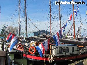 [P07] Muiden. Ca un oras olandez care se respecta si Muiden are un port turistic. Aflat chiar langa Muiderslot, castelul din oras, portul era plin de nave de agrement si de veliere pentru navigatie adevarata, ca pe vremuri.  » foto by Radu Tudoran
 - 
<span class="allrVoted glyphicon glyphicon-heart hidden" id="av693566"></span>
<a class="m-l-10 hidden" id="sv693566" onclick="voting_Foto_DelVot(,693566,3710)" role="button">șterge vot <span class="glyphicon glyphicon-remove"></span></a>
<a id="v9693566" class=" c-red"  onclick="voting_Foto_SetVot(693566)" role="button"><span class="glyphicon glyphicon-heart-empty"></span> <b>LIKE</b> = Votează poza</a> <img class="hidden"  id="f693566W9" src="/imagini/loader.gif" border="0" /><span class="AjErrMes hidden" id="e693566ErM"></span>