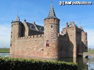 [P08] Muiderslot, castelul contelui Floris si al poetului P. C. Hooft » foto by Radu Tudoran
 - 
<span class="allrVoted glyphicon glyphicon-heart hidden" id="av693567"></span>
<a class="m-l-10 hidden" id="sv693567" onclick="voting_Foto_DelVot(,693567,3710)" role="button">șterge vot <span class="glyphicon glyphicon-remove"></span></a>
<a id="v9693567" class=" c-red"  onclick="voting_Foto_SetVot(693567)" role="button"><span class="glyphicon glyphicon-heart-empty"></span> <b>LIKE</b> = Votează poza</a> <img class="hidden"  id="f693567W9" src="/imagini/loader.gif" border="0" /><span class="AjErrMes hidden" id="e693567ErM"></span>