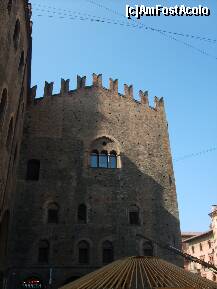 P04 [MAR-2011] palat in Piazza Magiorre iar de jur imprejur numai baruri si terase