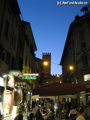 P07 [OCT-2011] O străduță din Bologna. 