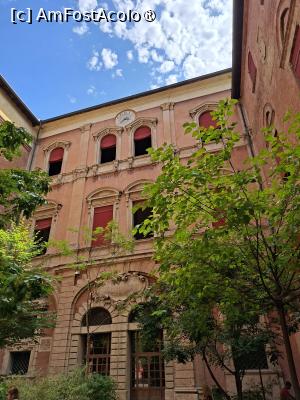 [P06] Palazzo d’Accursio - grădina umbroasă din spatele Sălii Borsa » foto by Carmen Ion
 - 
<span class="allrVoted glyphicon glyphicon-heart hidden" id="av1537849"></span>
<a class="m-l-10 hidden" id="sv1537849" onclick="voting_Foto_DelVot(,1537849,3721)" role="button">șterge vot <span class="glyphicon glyphicon-remove"></span></a>
<a id="v91537849" class=" c-red"  onclick="voting_Foto_SetVot(1537849)" role="button"><span class="glyphicon glyphicon-heart-empty"></span> <b>LIKE</b> = Votează poza</a> <img class="hidden"  id="f1537849W9" src="/imagini/loader.gif" border="0" /><span class="AjErrMes hidden" id="e1537849ErM"></span>