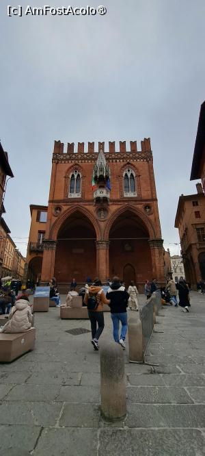 [P37] Piazza și Palazzo della Mercanzia » foto by irinad
 - 
<span class="allrVoted glyphicon glyphicon-heart hidden" id="av1521413"></span>
<a class="m-l-10 hidden" id="sv1521413" onclick="voting_Foto_DelVot(,1521413,3721)" role="button">șterge vot <span class="glyphicon glyphicon-remove"></span></a>
<a id="v91521413" class=" c-red"  onclick="voting_Foto_SetVot(1521413)" role="button"><span class="glyphicon glyphicon-heart-empty"></span> <b>LIKE</b> = Votează poza</a> <img class="hidden"  id="f1521413W9" src="/imagini/loader.gif" border="0" /><span class="AjErrMes hidden" id="e1521413ErM"></span>