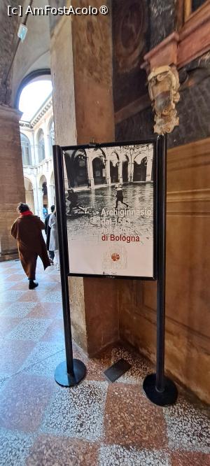 [P49] Intrarea în Palazzo dell`Archiginassio » foto by irinad
 - 
<span class="allrVoted glyphicon glyphicon-heart hidden" id="av1521425"></span>
<a class="m-l-10 hidden" id="sv1521425" onclick="voting_Foto_DelVot(,1521425,3721)" role="button">șterge vot <span class="glyphicon glyphicon-remove"></span></a>
<a id="v91521425" class=" c-red"  onclick="voting_Foto_SetVot(1521425)" role="button"><span class="glyphicon glyphicon-heart-empty"></span> <b>LIKE</b> = Votează poza</a> <img class="hidden"  id="f1521425W9" src="/imagini/loader.gif" border="0" /><span class="AjErrMes hidden" id="e1521425ErM"></span>