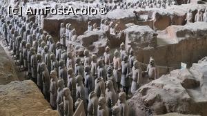 [P06] Formatia militara este formata din infanterie, cavalerie, soldati cu care si arcasi. Exista peste 6.000 de figuri individuale si 50 de care in total, aranjate intr-o formatiune de lupta dreptunghiulara care recreeaza cu fidelitate grandoarea armatei Qin. » foto by geani anto
 - 
<span class="allrVoted glyphicon glyphicon-heart hidden" id="av1501635"></span>
<a class="m-l-10 hidden" id="sv1501635" onclick="voting_Foto_DelVot(,1501635,3731)" role="button">șterge vot <span class="glyphicon glyphicon-remove"></span></a>
<a id="v91501635" class=" c-red"  onclick="voting_Foto_SetVot(1501635)" role="button"><span class="glyphicon glyphicon-heart-empty"></span> <b>LIKE</b> = Votează poza</a> <img class="hidden"  id="f1501635W9" src="/imagini/loader.gif" border="0" /><span class="AjErrMes hidden" id="e1501635ErM"></span>