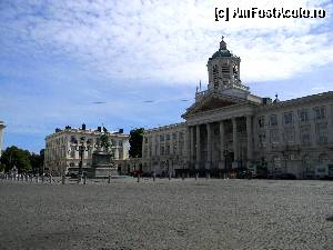 [P10] Place Royale - vedem calul cu a sa coada :))), adica statuia ecvestra a lui Godfrey of Bouillon. Mai vedem Eglise Saint-Jacques-sur-Coudenberg si ceva norisori.  » foto by MCM
 - 
<span class="allrVoted glyphicon glyphicon-heart hidden" id="av389902"></span>
<a class="m-l-10 hidden" id="sv389902" onclick="voting_Foto_DelVot(,389902,3768)" role="button">șterge vot <span class="glyphicon glyphicon-remove"></span></a>
<a id="v9389902" class=" c-red"  onclick="voting_Foto_SetVot(389902)" role="button"><span class="glyphicon glyphicon-heart-empty"></span> <b>LIKE</b> = Votează poza</a> <img class="hidden"  id="f389902W9" src="/imagini/loader.gif" border="0" /><span class="AjErrMes hidden" id="e389902ErM"></span>