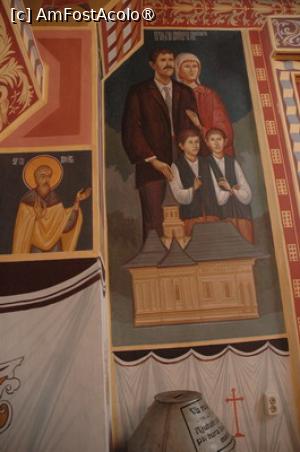 [P08] Manastirea Vlădiceni fostul tablou votiv cu familia Ctin Comănescu » foto by Michi <span class="label label-default labelC_thin small">NEVOTABILĂ</span>