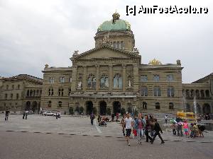 [P03] Berna - Bundeshaus, Palatul Parlamentului şi piaţa cu fântâna arteziană.  » foto by iulianic
 - 
<span class="allrVoted glyphicon glyphicon-heart hidden" id="av412178"></span>
<a class="m-l-10 hidden" id="sv412178" onclick="voting_Foto_DelVot(,412178,3785)" role="button">șterge vot <span class="glyphicon glyphicon-remove"></span></a>
<a id="v9412178" class=" c-red"  onclick="voting_Foto_SetVot(412178)" role="button"><span class="glyphicon glyphicon-heart-empty"></span> <b>LIKE</b> = Votează poza</a> <img class="hidden"  id="f412178W9" src="/imagini/loader.gif" border="0" /><span class="AjErrMes hidden" id="e412178ErM"></span>