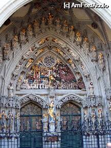 P03 [AUG-2007] Berna -intrarea in catedrala Sf Vicentiu-