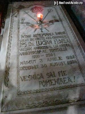 [P29] Constanța-lespedea mormântului lui Lucian Florea, arhiepiscop al Tomisului în perioada 1990-2001, din Catedrala Arhiepiscopală a Tomisului - Sfinții Apostoli Petru și Pavel » foto by mariana.olaru
 - 
<span class="allrVoted glyphicon glyphicon-heart hidden" id="av393054"></span>
<a class="m-l-10 hidden" id="sv393054" onclick="voting_Foto_DelVot(,393054,3820)" role="button">șterge vot <span class="glyphicon glyphicon-remove"></span></a>
<a id="v9393054" class=" c-red"  onclick="voting_Foto_SetVot(393054)" role="button"><span class="glyphicon glyphicon-heart-empty"></span> <b>LIKE</b> = Votează poza</a> <img class="hidden"  id="f393054W9" src="/imagini/loader.gif" border="0" /><span class="AjErrMes hidden" id="e393054ErM"></span>