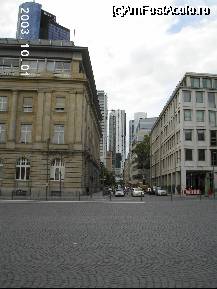 [P07] Vedere din Rossmarkt, Goetheplatz, de-a lungul străzii Junghofstrasse, la capătul căreia se vede Deutsche Bank Zentrale » foto by Costi
 - 
<span class="allrVoted glyphicon glyphicon-heart hidden" id="av26256"></span>
<a class="m-l-10 hidden" id="sv26256" onclick="voting_Foto_DelVot(,26256,3827)" role="button">șterge vot <span class="glyphicon glyphicon-remove"></span></a>
<a id="v926256" class=" c-red"  onclick="voting_Foto_SetVot(26256)" role="button"><span class="glyphicon glyphicon-heart-empty"></span> <b>LIKE</b> = Votează poza</a> <img class="hidden"  id="f26256W9" src="/imagini/loader.gif" border="0" /><span class="AjErrMes hidden" id="e26256ErM"></span>