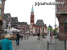 P17 [JUL-2012] Piata Römerberg vazuta dinspre Bulevardul Zeil. In fata: Sankt Nikolaikirche. 