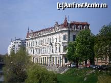 [P26] Oradea - Palatul Levay, de pe malul Crisului. » foto by presario
 - 
<span class="allrVoted glyphicon glyphicon-heart hidden" id="av68533"></span>
<a class="m-l-10 hidden" id="sv68533" onclick="voting_Foto_DelVot(,68533,3848)" role="button">șterge vot <span class="glyphicon glyphicon-remove"></span></a>
<a id="v968533" class=" c-red"  onclick="voting_Foto_SetVot(68533)" role="button"><span class="glyphicon glyphicon-heart-empty"></span> <b>LIKE</b> = Votează poza</a> <img class="hidden"  id="f68533W9" src="/imagini/loader.gif" border="0" /><span class="AjErrMes hidden" id="e68533ErM"></span>