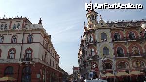 [P07] Oradea - Palatul Transilvania stanga si palatul Astoria dreapta doua hoteluri istorice de marca ale orasului Oradea despartite de strada Teatrului cu un superb palat la capatul ei » foto by Nicu Teusdea
 - 
<span class="allrVoted glyphicon glyphicon-heart hidden" id="av403458"></span>
<a class="m-l-10 hidden" id="sv403458" onclick="voting_Foto_DelVot(,403458,3848)" role="button">șterge vot <span class="glyphicon glyphicon-remove"></span></a>
<a id="v9403458" class=" c-red"  onclick="voting_Foto_SetVot(403458)" role="button"><span class="glyphicon glyphicon-heart-empty"></span> <b>LIKE</b> = Votează poza</a> <img class="hidden"  id="f403458W9" src="/imagini/loader.gif" border="0" /><span class="AjErrMes hidden" id="e403458ErM"></span>