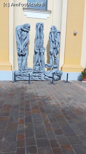 [P23] Grupul statuar ”Depersonalizare” » foto by Mitica49
 - 
<span class="allrVoted glyphicon glyphicon-heart hidden" id="av1518571"></span>
<a class="m-l-10 hidden" id="sv1518571" onclick="voting_Foto_DelVot(,1518571,3848)" role="button">șterge vot <span class="glyphicon glyphicon-remove"></span></a>
<a id="v91518571" class=" c-red"  onclick="voting_Foto_SetVot(1518571)" role="button"><span class="glyphicon glyphicon-heart-empty"></span> <b>LIKE</b> = Votează poza</a> <img class="hidden"  id="f1518571W9" src="/imagini/loader.gif" border="0" /><span class="AjErrMes hidden" id="e1518571ErM"></span>
