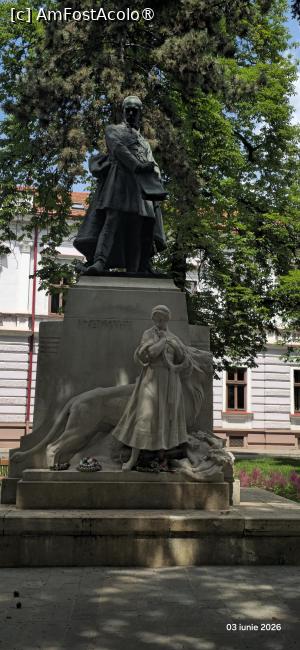 [P08] 08. Următoarea statuie îl reprezintă pe dl. Szacsvay, avocat maghiar, revoluționar la 1848. » foto by msnd
 - 
<span class="allrVoted glyphicon glyphicon-heart hidden" id="av1534403"></span>
<a class="m-l-10 hidden" id="sv1534403" onclick="voting_Foto_DelVot(,1534403,3848)" role="button">șterge vot <span class="glyphicon glyphicon-remove"></span></a>
<a id="v91534403" class=" c-red"  onclick="voting_Foto_SetVot(1534403)" role="button"><span class="glyphicon glyphicon-heart-empty"></span> <b>LIKE</b> = Votează poza</a> <img class="hidden"  id="f1534403W9" src="/imagini/loader.gif" border="0" /><span class="AjErrMes hidden" id="e1534403ErM"></span>