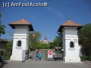 [P57] După ce am servit masa de prânz la restaurantul Insula, am plecat să vizităm Parcul Monumentului Independenței.  » foto by Floryn81
 - 
<span class="allrVoted glyphicon glyphicon-heart hidden" id="av738262"></span>
<a class="m-l-10 hidden" id="sv738262" onclick="voting_Foto_DelVot(,738262,3854)" role="button">șterge vot <span class="glyphicon glyphicon-remove"></span></a>
<a id="v9738262" class=" c-red"  onclick="voting_Foto_SetVot(738262)" role="button"><span class="glyphicon glyphicon-heart-empty"></span> <b>LIKE</b> = Votează poza</a> <img class="hidden"  id="f738262W9" src="/imagini/loader.gif" border="0" /><span class="AjErrMes hidden" id="e738262ErM"></span>