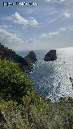 [P27] Capri - renumitele stânci » foto by ANILU
 - 
<span class="allrVoted glyphicon glyphicon-heart hidden" id="av1461683"></span>
<a class="m-l-10 hidden" id="sv1461683" onclick="voting_Foto_DelVot(,1461683,3887)" role="button">șterge vot <span class="glyphicon glyphicon-remove"></span></a>
<a id="v91461683" class=" c-red"  onclick="voting_Foto_SetVot(1461683)" role="button"><span class="glyphicon glyphicon-heart-empty"></span> <b>LIKE</b> = Votează poza</a> <img class="hidden"  id="f1461683W9" src="/imagini/loader.gif" border="0" /><span class="AjErrMes hidden" id="e1461683ErM"></span>