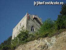 [P11] Aceasta este o casa de vacanta noua, sub forma de castel, cocotata pe o stanca foarte inalta, in dreapta soselei, cu fata catre malul sarbesc. Cred ca e superb sa locuiesti acolo, nu? » foto by georgiana
 - 
<span class="allrVoted glyphicon glyphicon-heart hidden" id="av160306"></span>
<a class="m-l-10 hidden" id="sv160306" onclick="voting_Foto_DelVot(,160306,3894)" role="button">șterge vot <span class="glyphicon glyphicon-remove"></span></a>
<a id="v9160306" class=" c-red"  onclick="voting_Foto_SetVot(160306)" role="button"><span class="glyphicon glyphicon-heart-empty"></span> <b>LIKE</b> = Votează poza</a> <img class="hidden"  id="f160306W9" src="/imagini/loader.gif" border="0" /><span class="AjErrMes hidden" id="e160306ErM"></span>