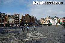 [P02] Piata centrala din Bruges, am avut noroc ca iesise un pic soarele. Aici era sa ne calce autobuzul, dupa cum se vede diferenta intre trotuar si strada e aproape insesizabila:) » foto by danah71
 - 
<span class="allrVoted glyphicon glyphicon-heart hidden" id="av27592"></span>
<a class="m-l-10 hidden" id="sv27592" onclick="voting_Foto_DelVot(,27592,3901)" role="button">șterge vot <span class="glyphicon glyphicon-remove"></span></a>
<a id="v927592" class=" c-red"  onclick="voting_Foto_SetVot(27592)" role="button"><span class="glyphicon glyphicon-heart-empty"></span> <b>LIKE</b> = Votează poza</a> <img class="hidden"  id="f27592W9" src="/imagini/loader.gif" border="0" /><span class="AjErrMes hidden" id="e27592ErM"></span>