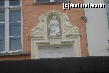 [P22] Detaliu sculptural atat de frumos de pe o casa din Brugge, vazut de pe ape » foto by ileanaxperta*
 - 
<span class="allrVoted glyphicon glyphicon-heart hidden" id="av166280"></span>
<a class="m-l-10 hidden" id="sv166280" onclick="voting_Foto_DelVot(,166280,3901)" role="button">șterge vot <span class="glyphicon glyphicon-remove"></span></a>
<a id="v9166280" class=" c-red"  onclick="voting_Foto_SetVot(166280)" role="button"><span class="glyphicon glyphicon-heart-empty"></span> <b>LIKE</b> = Votează poza</a> <img class="hidden"  id="f166280W9" src="/imagini/loader.gif" border="0" /><span class="AjErrMes hidden" id="e166280ErM"></span>