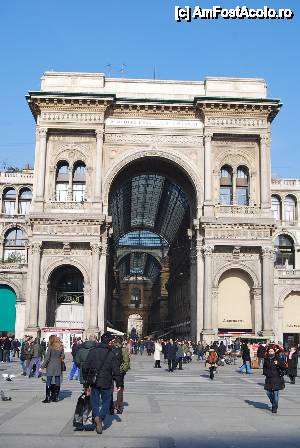 [P20] Milano, Piazza Duomo, Galeriile Vittorio Emanuelle II » foto by unq
 - 
<span class="allrVoted glyphicon glyphicon-heart hidden" id="av471570"></span>
<a class="m-l-10 hidden" id="sv471570" onclick="voting_Foto_DelVot(,471570,3925)" role="button">șterge vot <span class="glyphicon glyphicon-remove"></span></a>
<a id="v9471570" class=" c-red"  onclick="voting_Foto_SetVot(471570)" role="button"><span class="glyphicon glyphicon-heart-empty"></span> <b>LIKE</b> = Votează poza</a> <img class="hidden"  id="f471570W9" src="/imagini/loader.gif" border="0" /><span class="AjErrMes hidden" id="e471570ErM"></span>