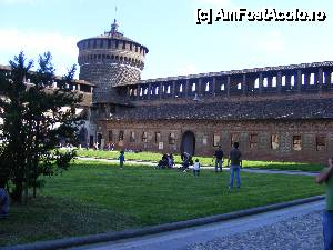 [P03] Castelul Sforzesco - Curtea interioara » foto by Cristinaana
 - 
<span class="allrVoted glyphicon glyphicon-heart hidden" id="av417966"></span>
<a class="m-l-10 hidden" id="sv417966" onclick="voting_Foto_DelVot(,417966,3925)" role="button">șterge vot <span class="glyphicon glyphicon-remove"></span></a>
<a id="v9417966" class=" c-red"  onclick="voting_Foto_SetVot(417966)" role="button"><span class="glyphicon glyphicon-heart-empty"></span> <b>LIKE</b> = Votează poza</a> <img class="hidden"  id="f417966W9" src="/imagini/loader.gif" border="0" /><span class="AjErrMes hidden" id="e417966ErM"></span>