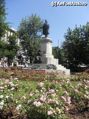 [P20] Via Manzoni / MONUMENT CAVOUR-PIATA CAVOUR » foto by ile57b
 - 
<span class="allrVoted glyphicon glyphicon-heart hidden" id="av445323"></span>
<a class="m-l-10 hidden" id="sv445323" onclick="voting_Foto_DelVot(,445323,3925)" role="button">șterge vot <span class="glyphicon glyphicon-remove"></span></a>
<a id="v9445323" class=" c-red"  onclick="voting_Foto_SetVot(445323)" role="button"><span class="glyphicon glyphicon-heart-empty"></span> <b>LIKE</b> = Votează poza</a> <img class="hidden"  id="f445323W9" src="/imagini/loader.gif" border="0" /><span class="AjErrMes hidden" id="e445323ErM"></span>