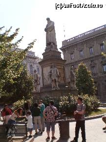 [P11] Monumentul lui Leonardo si Palatul Beltrami (dreapta), iar in stanga Banca Comerciala Italiana » foto by ile57b
 - 
<span class="allrVoted glyphicon glyphicon-heart hidden" id="av449752"></span>
<a class="m-l-10 hidden" id="sv449752" onclick="voting_Foto_DelVot(,449752,3925)" role="button">șterge vot <span class="glyphicon glyphicon-remove"></span></a>
<a id="v9449752" class=" c-red"  onclick="voting_Foto_SetVot(449752)" role="button"><span class="glyphicon glyphicon-heart-empty"></span> <b>LIKE</b> = Votează poza</a> <img class="hidden"  id="f449752W9" src="/imagini/loader.gif" border="0" /><span class="AjErrMes hidden" id="e449752ErM"></span>