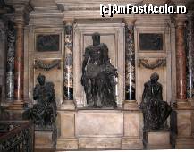 [P29] Domul din Milano : monumentul și mormântul lui Gian Giacomo Medici,poreclit și Medeghino a fost proiectat de Michelangelo și realizat de Leone Leoni » foto by mariana.olaru
 - 
<span class="allrVoted glyphicon glyphicon-heart hidden" id="av327165"></span>
<a class="m-l-10 hidden" id="sv327165" onclick="voting_Foto_DelVot(,327165,3925)" role="button">șterge vot <span class="glyphicon glyphicon-remove"></span></a>
<a id="v9327165" class=" c-red"  onclick="voting_Foto_SetVot(327165)" role="button"><span class="glyphicon glyphicon-heart-empty"></span> <b>LIKE</b> = Votează poza</a> <img class="hidden"  id="f327165W9" src="/imagini/loader.gif" border="0" /><span class="AjErrMes hidden" id="e327165ErM"></span>