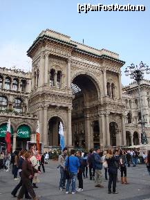 [P63] Galleria Vittorio Emanuele II, portalul intrării dinspre Piazza del Duomo » foto by mariana.olaru
 - 
<span class="allrVoted glyphicon glyphicon-heart hidden" id="av327222"></span>
<a class="m-l-10 hidden" id="sv327222" onclick="voting_Foto_DelVot(,327222,3925)" role="button">șterge vot <span class="glyphicon glyphicon-remove"></span></a>
<a id="v9327222" class=" c-red"  onclick="voting_Foto_SetVot(327222)" role="button"><span class="glyphicon glyphicon-heart-empty"></span> <b>LIKE</b> = Votează poza</a> <img class="hidden"  id="f327222W9" src="/imagini/loader.gif" border="0" /><span class="AjErrMes hidden" id="e327222ErM"></span>