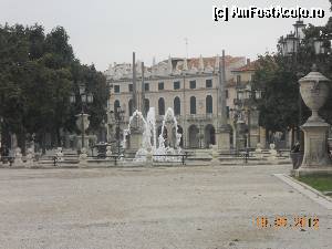 [P08] Italia - Padova - Prato della Valle, fantana din centru » foto by Diaura*
 - 
<span class="allrVoted glyphicon glyphicon-heart hidden" id="av376687"></span>
<a class="m-l-10 hidden" id="sv376687" onclick="voting_Foto_DelVot(,376687,3933)" role="button">șterge vot <span class="glyphicon glyphicon-remove"></span></a>
<a id="v9376687" class=" c-red"  onclick="voting_Foto_SetVot(376687)" role="button"><span class="glyphicon glyphicon-heart-empty"></span> <b>LIKE</b> = Votează poza</a> <img class="hidden"  id="f376687W9" src="/imagini/loader.gif" border="0" /><span class="AjErrMes hidden" id="e376687ErM"></span>