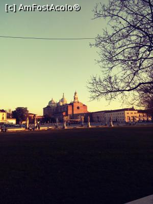 [P18] manastirea Santa Giustina vazuta din Prato della Valle » foto by dawnsash
 - 
<span class="allrVoted glyphicon glyphicon-heart hidden" id="av946763"></span>
<a class="m-l-10 hidden" id="sv946763" onclick="voting_Foto_DelVot(,946763,3933)" role="button">șterge vot <span class="glyphicon glyphicon-remove"></span></a>
<a id="v9946763" class=" c-red"  onclick="voting_Foto_SetVot(946763)" role="button"><span class="glyphicon glyphicon-heart-empty"></span> <b>LIKE</b> = Votează poza</a> <img class="hidden"  id="f946763W9" src="/imagini/loader.gif" border="0" /><span class="AjErrMes hidden" id="e946763ErM"></span>