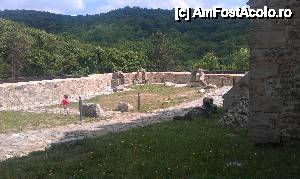 [P27] Curtea exterioară de deasupra bastioanelor lui Ştefan cel Mare, de la Cetatea Neamţ. Târgu-Neamţ, jud. Neamţ.  » foto by traian.leuca †
 - 
<span class="allrVoted glyphicon glyphicon-heart hidden" id="av425803"></span>
<a class="m-l-10 hidden" id="sv425803" onclick="voting_Foto_DelVot(,425803,3934)" role="button">șterge vot <span class="glyphicon glyphicon-remove"></span></a>
<a id="v9425803" class=" c-red"  onclick="voting_Foto_SetVot(425803)" role="button"><span class="glyphicon glyphicon-heart-empty"></span> <b>LIKE</b> = Votează poza</a> <img class="hidden"  id="f425803W9" src="/imagini/loader.gif" border="0" /><span class="AjErrMes hidden" id="e425803ErM"></span>