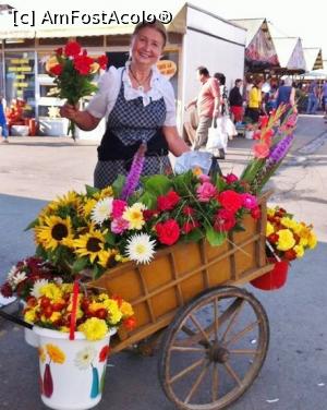 [P22] Blumenfrau aus Neppendorf (este verișoara mea și are o pasiune-florile cultivate personal și vânzarea lor)  » foto by AZE <span class="label label-default labelC_thin small">NEVOTABILĂ</span>