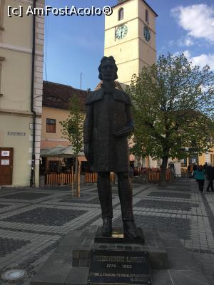 [P03] Sibiu. Piața Mare. Statuia lui Gheroghe lazăr. În spate, Turnul Sfatului » foto by Yersinia Pestis
 - 
<span class="allrVoted glyphicon glyphicon-heart hidden" id="av1069252"></span>
<a class="m-l-10 hidden" id="sv1069252" onclick="voting_Foto_DelVot(,1069252,3936)" role="button">șterge vot <span class="glyphicon glyphicon-remove"></span></a>
<a id="v91069252" class=" c-red"  onclick="voting_Foto_SetVot(1069252)" role="button"><span class="glyphicon glyphicon-heart-empty"></span> <b>LIKE</b> = Votează poza</a> <img class="hidden"  id="f1069252W9" src="/imagini/loader.gif" border="0" /><span class="AjErrMes hidden" id="e1069252ErM"></span>