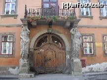 [P12] Casa  cu cariatide -Sibiu » foto by sandu.53
 - 
<span class="allrVoted glyphicon glyphicon-heart hidden" id="av151723"></span>
<a class="m-l-10 hidden" id="sv151723" onclick="voting_Foto_DelVot(,151723,3936)" role="button">șterge vot <span class="glyphicon glyphicon-remove"></span></a>
<a id="v9151723" class=" c-red"  onclick="voting_Foto_SetVot(151723)" role="button"><span class="glyphicon glyphicon-heart-empty"></span> <b>LIKE</b> = Votează poza</a> <img class="hidden"  id="f151723W9" src="/imagini/loader.gif" border="0" /><span class="AjErrMes hidden" id="e151723ErM"></span>