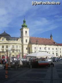 [P17] Vedere din Piaţa Mare. Aici se află Biserica Romano-Catolică 'Sfânta Treime' ce adăposteşte frumoase vitralii originale.
Biserica a fost construită între anii 1726-1733 » foto by abbilbal*
 - 
<span class="allrVoted glyphicon glyphicon-heart hidden" id="av139635"></span>
<a class="m-l-10 hidden" id="sv139635" onclick="voting_Foto_DelVot(,139635,3936)" role="button">șterge vot <span class="glyphicon glyphicon-remove"></span></a>
<a id="v9139635" class=" c-red"  onclick="voting_Foto_SetVot(139635)" role="button"><span class="glyphicon glyphicon-heart-empty"></span> <b>LIKE</b> = Votează poza</a> <img class="hidden"  id="f139635W9" src="/imagini/loader.gif" border="0" /><span class="AjErrMes hidden" id="e139635ErM"></span>