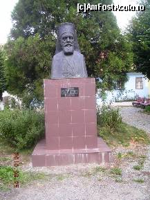 [P31] Bustul mitropolitului Nicolae Bălan din incinta Facultăţii de Teologie Ortodoxă Sibiu. » foto by abbilbal*
 - 
<span class="allrVoted glyphicon glyphicon-heart hidden" id="av139649"></span>
<a class="m-l-10 hidden" id="sv139649" onclick="voting_Foto_DelVot(,139649,3936)" role="button">șterge vot <span class="glyphicon glyphicon-remove"></span></a>
<a id="v9139649" class=" c-red"  onclick="voting_Foto_SetVot(139649)" role="button"><span class="glyphicon glyphicon-heart-empty"></span> <b>LIKE</b> = Votează poza</a> <img class="hidden"  id="f139649W9" src="/imagini/loader.gif" border="0" /><span class="AjErrMes hidden" id="e139649ErM"></span>