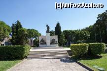 [P28] Monumentul dedicat veteranilor luptei de eliberare naţională şi victimelor fascismului, din parcul Tito din Pola » foto by Costi
 - 
<span class="allrVoted glyphicon glyphicon-heart hidden" id="av144857"></span>
<a class="m-l-10 hidden" id="sv144857" onclick="voting_Foto_DelVot(,144857,3940)" role="button">șterge vot <span class="glyphicon glyphicon-remove"></span></a>
<a id="v9144857" class=" c-red"  onclick="voting_Foto_SetVot(144857)" role="button"><span class="glyphicon glyphicon-heart-empty"></span> <b>LIKE</b> = Votează poza</a> <img class="hidden"  id="f144857W9" src="/imagini/loader.gif" border="0" /><span class="AjErrMes hidden" id="e144857ErM"></span>