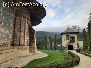 [P16] Curtea Mănăstirii Voroneț » foto by adso
 - 
<span class="allrVoted glyphicon glyphicon-heart hidden" id="av1481831"></span>
<a class="m-l-10 hidden" id="sv1481831" onclick="voting_Foto_DelVot(,1481831,3950)" role="button">șterge vot <span class="glyphicon glyphicon-remove"></span></a>
<a id="v91481831" class=" c-red"  onclick="voting_Foto_SetVot(1481831)" role="button"><span class="glyphicon glyphicon-heart-empty"></span> <b>LIKE</b> = Votează poza</a> <img class="hidden"  id="f1481831W9" src="/imagini/loader.gif" border="0" /><span class="AjErrMes hidden" id="e1481831ErM"></span>