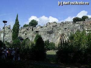 [P01] Pompei - Lângă zidurile antice, în aşteptarea ghidului.  » foto by iulianic
 - 
<span class="allrVoted glyphicon glyphicon-heart hidden" id="av404870"></span>
<a class="m-l-10 hidden" id="sv404870" onclick="voting_Foto_DelVot(,404870,3976)" role="button">șterge vot <span class="glyphicon glyphicon-remove"></span></a>
<a id="v9404870" class=" c-red"  onclick="voting_Foto_SetVot(404870)" role="button"><span class="glyphicon glyphicon-heart-empty"></span> <b>LIKE</b> = Votează poza</a> <img class="hidden"  id="f404870W9" src="/imagini/loader.gif" border="0" /><span class="AjErrMes hidden" id="e404870ErM"></span>