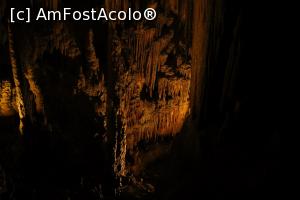 [P14] O coloana formata dintr-o stalagtita si o stalagmita.  » foto by IoanaV
 - 
<span class="allrVoted glyphicon glyphicon-heart hidden" id="av889515"></span>
<a class="m-l-10 hidden" id="sv889515" onclick="voting_Foto_DelVot(,889515,3993)" role="button">șterge vot <span class="glyphicon glyphicon-remove"></span></a>
<a id="v9889515" class=" c-red"  onclick="voting_Foto_SetVot(889515)" role="button"><span class="glyphicon glyphicon-heart-empty"></span> <b>LIKE</b> = Votează poza</a> <img class="hidden"  id="f889515W9" src="/imagini/loader.gif" border="0" /><span class="AjErrMes hidden" id="e889515ErM"></span>