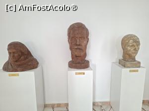 [P28] Constanța, Muzeul de Sculptură Ion Jalea, etaj, Părinții artistului și autoportret » foto by mprofeanu
 - 
<span class="allrVoted glyphicon glyphicon-heart hidden" id="av1509449"></span>
<a class="m-l-10 hidden" id="sv1509449" onclick="voting_Foto_DelVot(,1509449,4001)" role="button">șterge vot <span class="glyphicon glyphicon-remove"></span></a>
<a id="v91509449" class=" c-red"  onclick="voting_Foto_SetVot(1509449)" role="button"><span class="glyphicon glyphicon-heart-empty"></span> <b>LIKE</b> = Votează poza</a> <img class="hidden"  id="f1509449W9" src="/imagini/loader.gif" border="0" /><span class="AjErrMes hidden" id="e1509449ErM"></span>