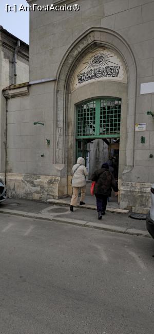 [P14] 14. Intrarea în moschee. » foto by msnd
 - 
<span class="allrVoted glyphicon glyphicon-heart hidden" id="av1523412"></span>
<a class="m-l-10 hidden" id="sv1523412" onclick="voting_Foto_DelVot(,1523412,4001)" role="button">șterge vot <span class="glyphicon glyphicon-remove"></span></a>
<a id="v91523412" class=" c-red"  onclick="voting_Foto_SetVot(1523412)" role="button"><span class="glyphicon glyphicon-heart-empty"></span> <b>LIKE</b> = Votează poza</a> <img class="hidden"  id="f1523412W9" src="/imagini/loader.gif" border="0" /><span class="AjErrMes hidden" id="e1523412ErM"></span>