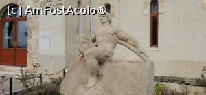 [P20] 20. În fața acesteia se află binecunoscuta statuie „Arcașul”. » foto by msnd
 - 
<span class="allrVoted glyphicon glyphicon-heart hidden" id="av1524736"></span>
<a class="m-l-10 hidden" id="sv1524736" onclick="voting_Foto_DelVot(,1524736,4001)" role="button">șterge vot <span class="glyphicon glyphicon-remove"></span></a>
<a id="v91524736" class=" c-red"  onclick="voting_Foto_SetVot(1524736)" role="button"><span class="glyphicon glyphicon-heart-empty"></span> <b>LIKE</b> = Votează poza</a> <img class="hidden"  id="f1524736W9" src="/imagini/loader.gif" border="0" /><span class="AjErrMes hidden" id="e1524736ErM"></span>